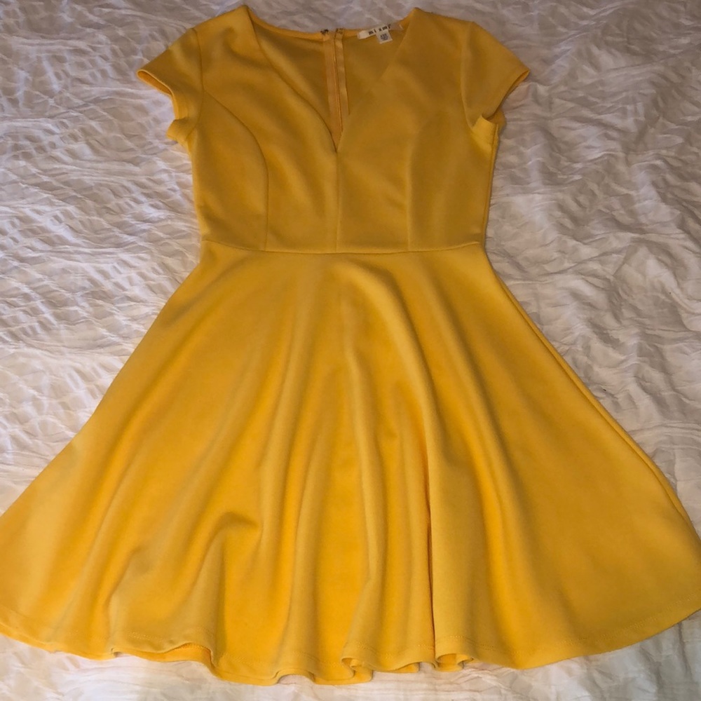 Super cute and classy yellow dress!
